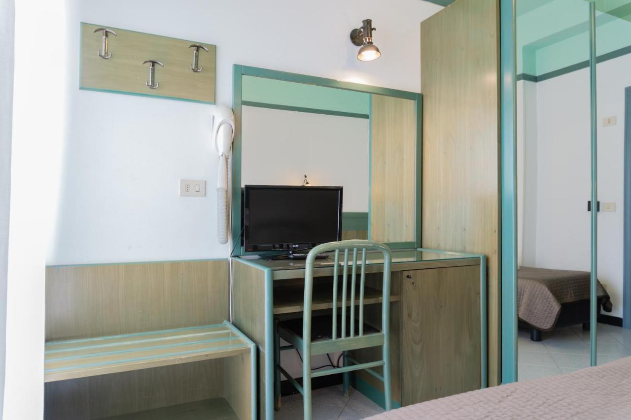 רימיני Esedra Hotel מראה חיצוני תמונה