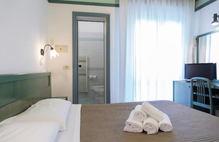 רימיני Esedra Hotel מראה חיצוני תמונה