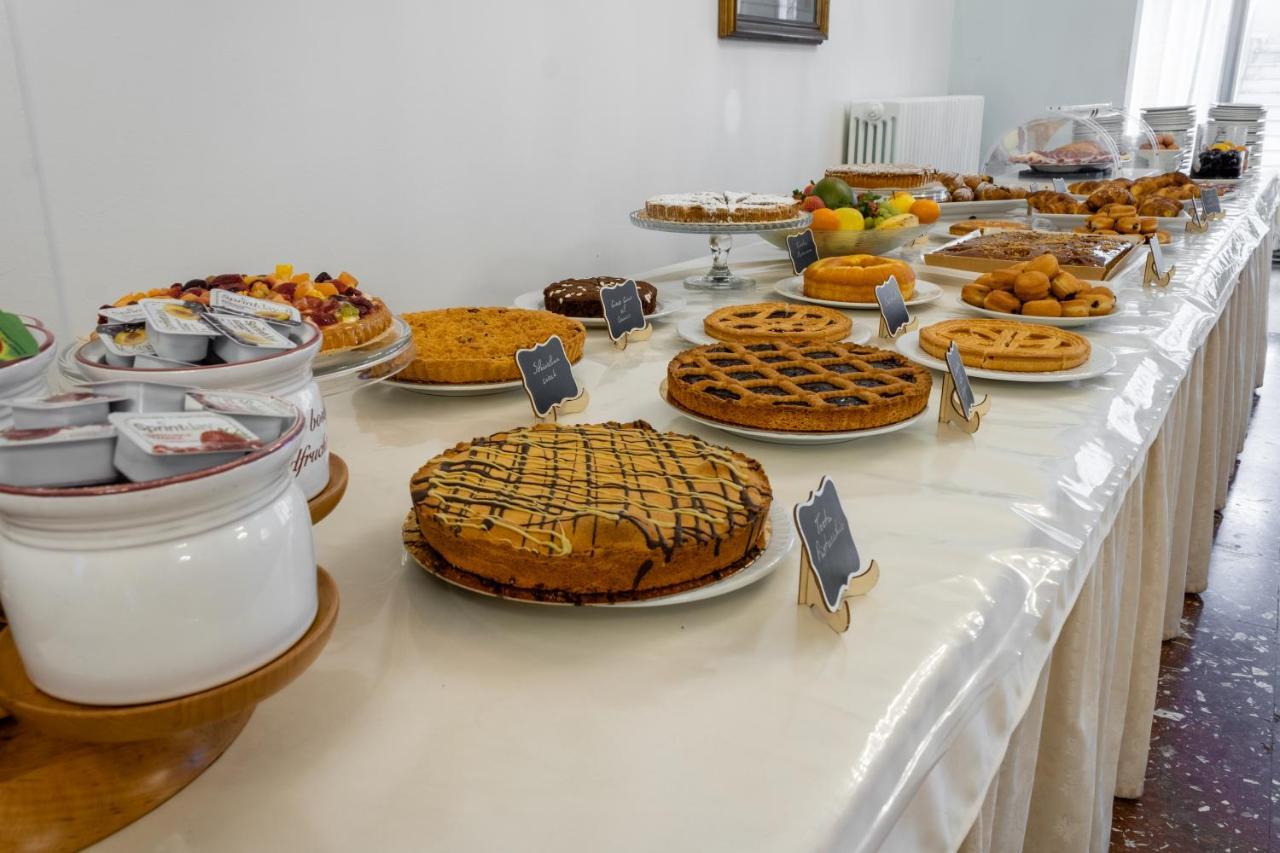 רימיני Esedra Hotel מראה חיצוני תמונה