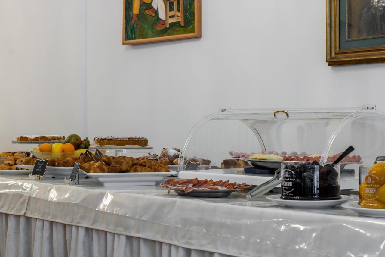רימיני Esedra Hotel מראה חיצוני תמונה