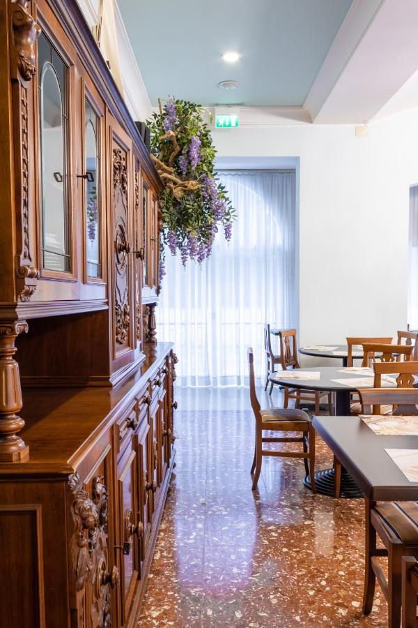 רימיני Esedra Hotel מראה חיצוני תמונה
