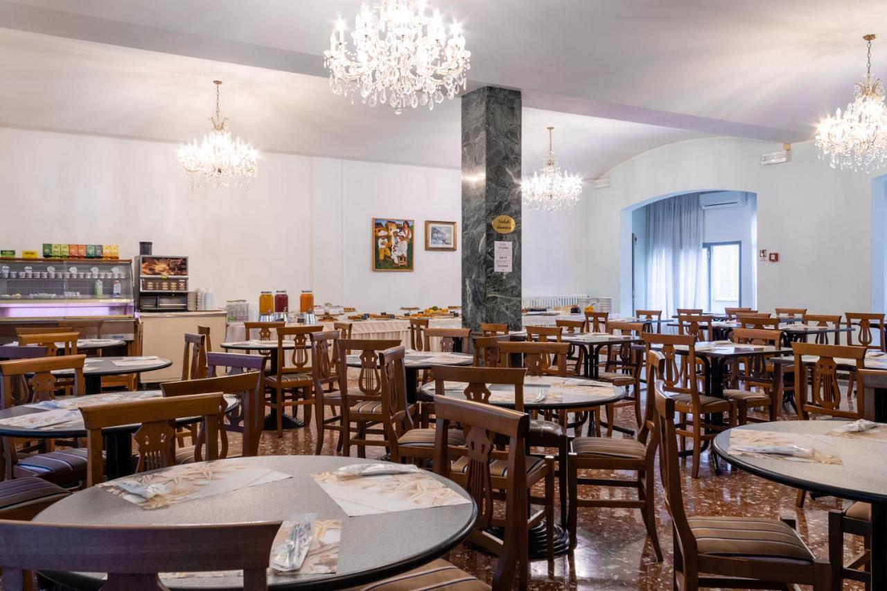 רימיני Esedra Hotel מראה חיצוני תמונה