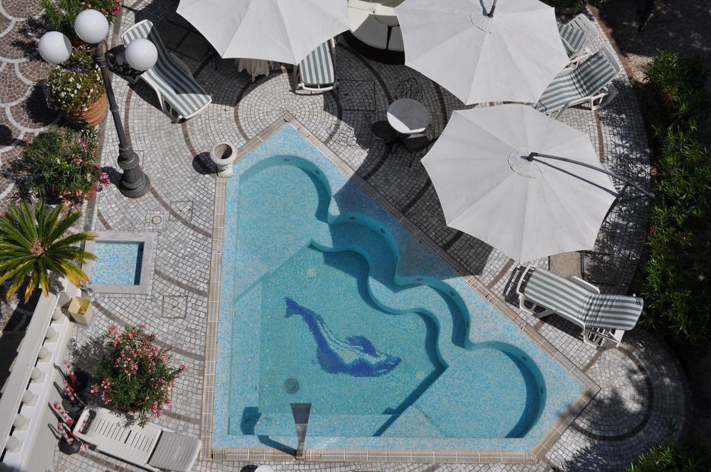 רימיני Esedra Hotel מראה חיצוני תמונה