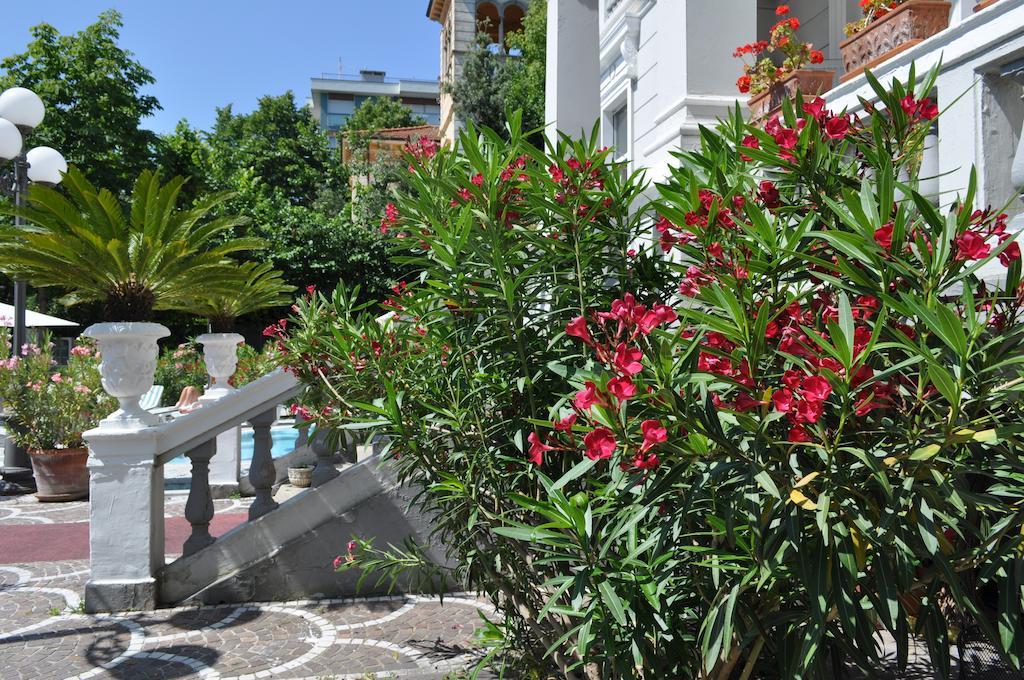 רימיני Esedra Hotel מראה חיצוני תמונה